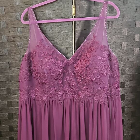 Azazie Millie Plum Lace Maxi gown Size A22  (US 3XL) - Picture 2 of 15